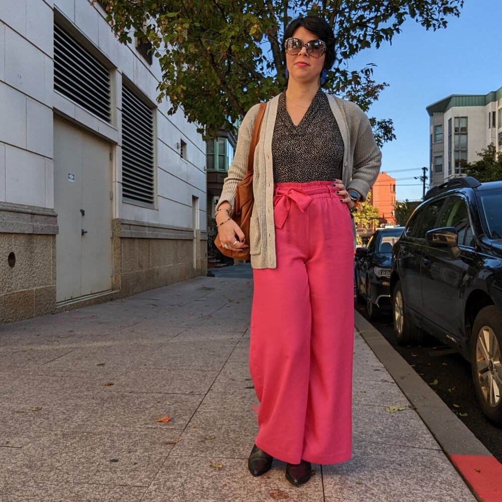 Like new elastic-waist hot pink pants with tie belt, size M